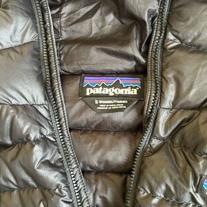 Women’s S Patagonia hooded puffer